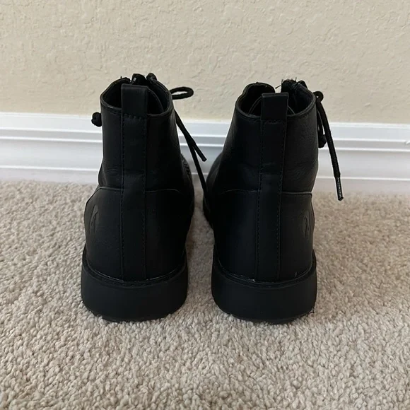 Boys Black Adaptive Boots- Size 6 - Picture 4 of 5